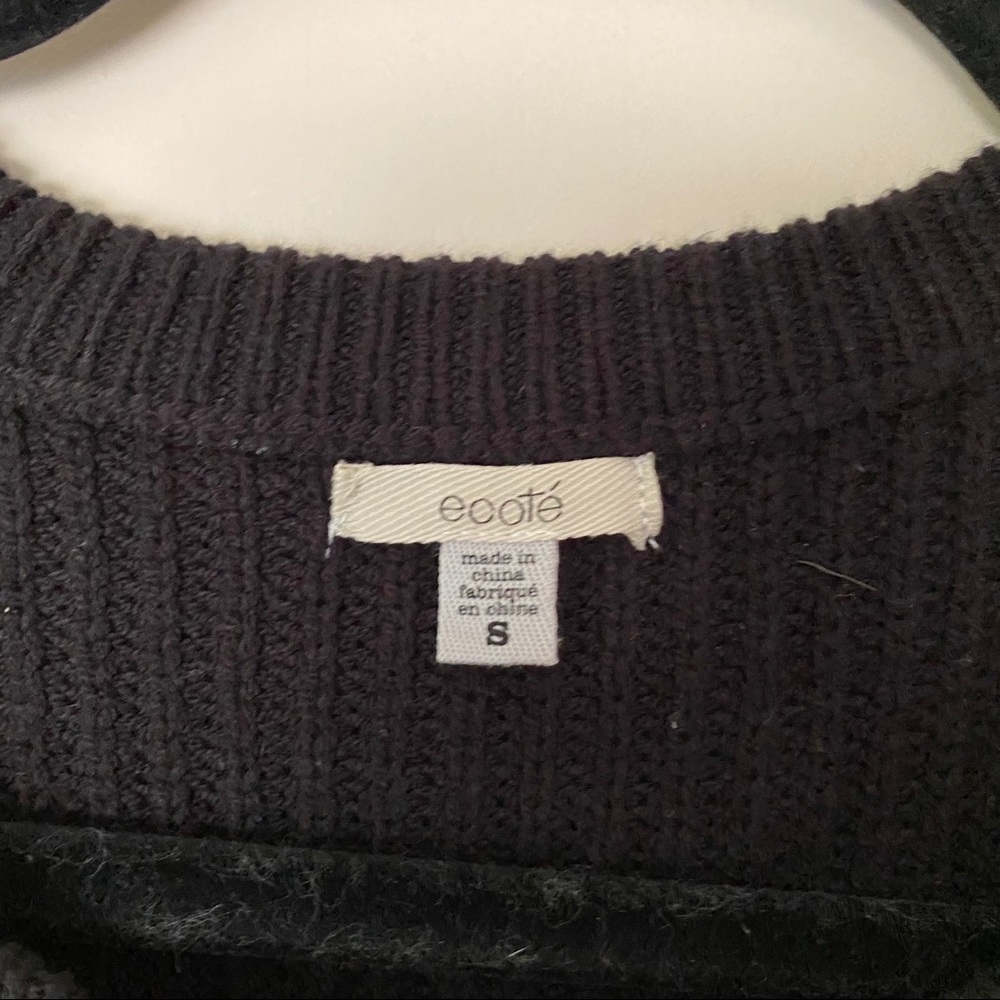 Ecoté Color Block Sweater - Picture 15 of 15